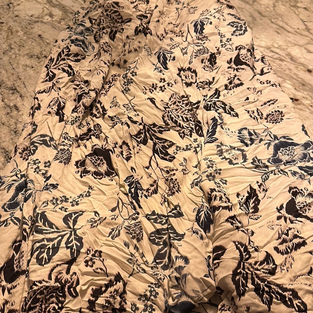 SOLD-Beautiful one time worn shin length summer dress